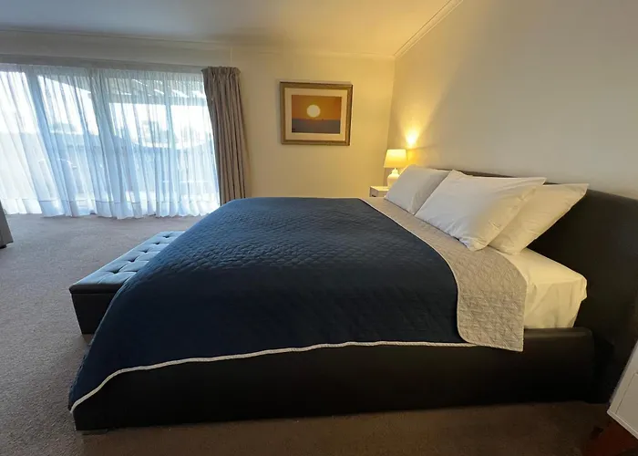 Summerhill Motor Inn (Adults Only)